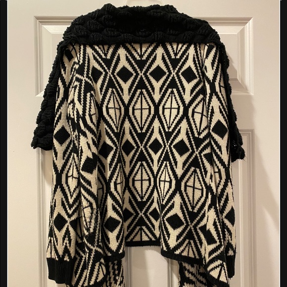 A throw on sweater - Picture 2 of 2